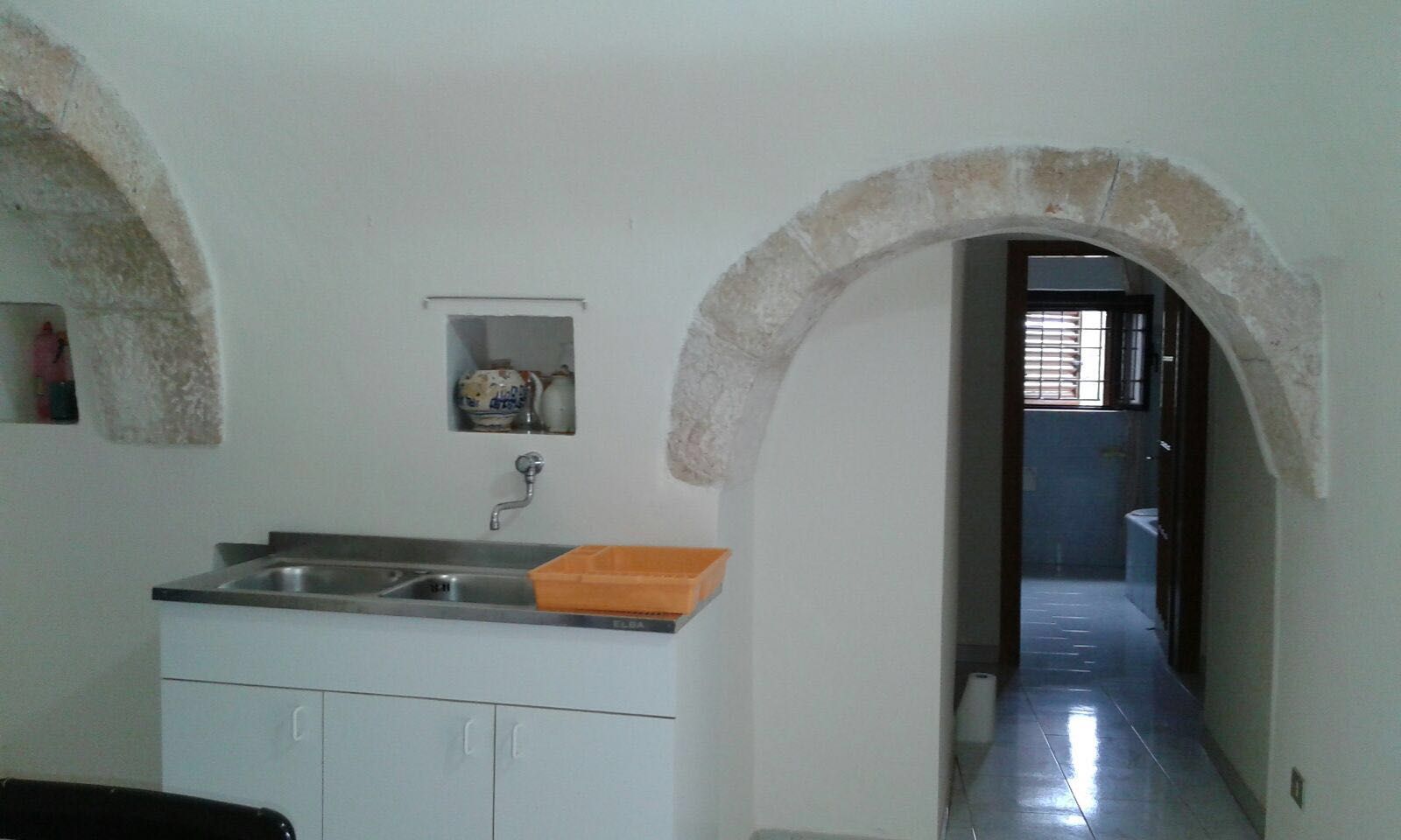 Putignano vendesi trulli - ingresso/soggiorno 1